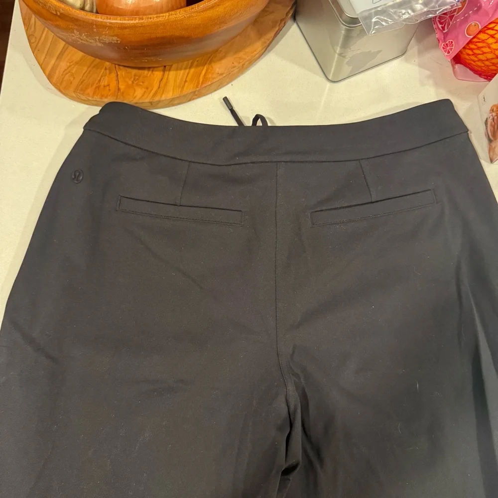 Lululemon Tapered Leg Mid Rise Pant - Picture 4 of 6